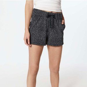 Lululemon The fly (2.5") sound wave white black speckled shorts SIZE 8